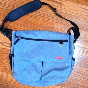 Skip Hop Messenger Diaper Bag, Heather Grey( Never Used)New without tags